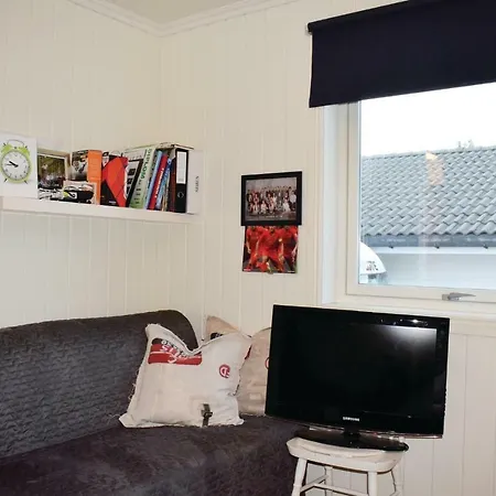 Tatil Evi Four Bedroom Holiday In Husnes *