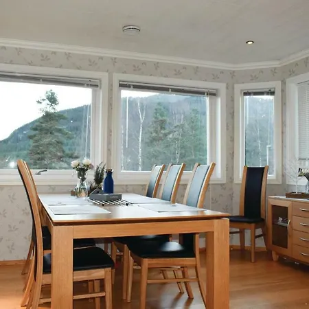 Four Bedroom Holiday In Husnes