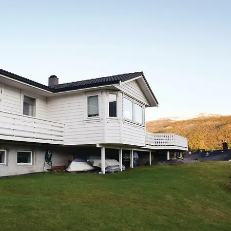 Feriehus Four Bedroom Holiday In Husnes