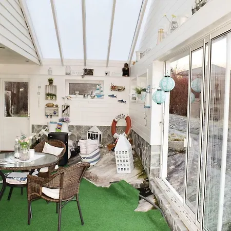 Four Bedroom Holiday In Husnes