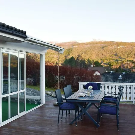 Tatil Evi Four Bedroom Holiday In Husnes Rosendal