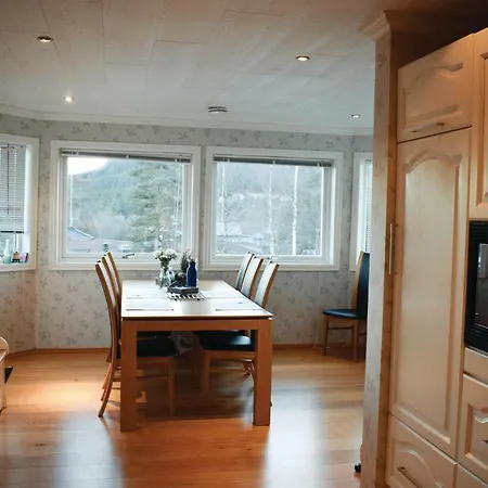 Four Bedroom Holiday In Husnes Feriehus *